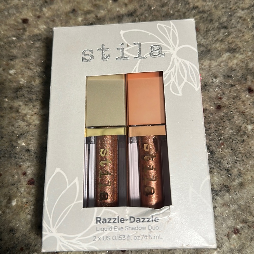 NIB Beautiful Stila  Razzle Dazzle two pack of liquids eyeshadow 1 matte 1 glim